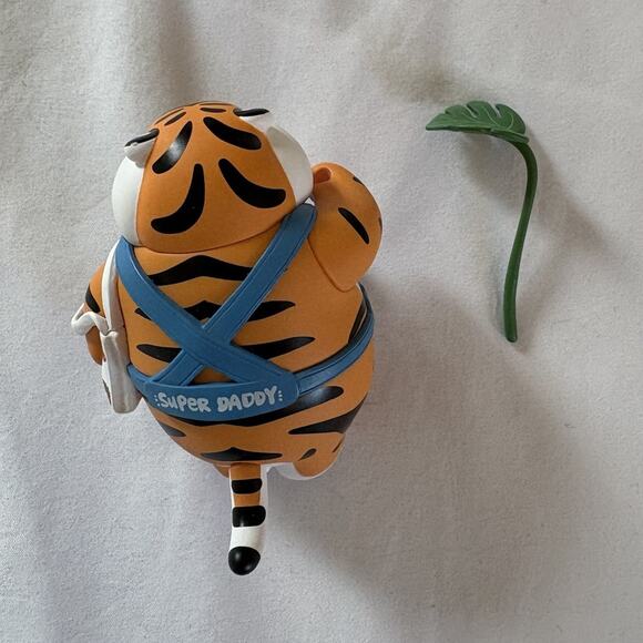 Funsim I’m Not Fat Tiger Pangs Loving Father Faithful Son Series “Super Daddy” - Picture 4 of 9